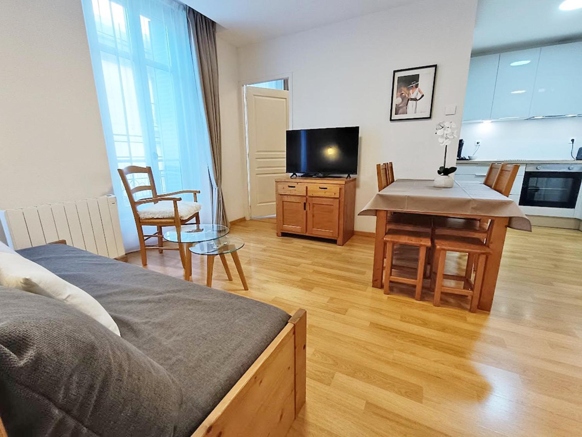 L'Eterlou, T3, Centre Luchon, Wifi, Casier A Skis, Ascenseur, 6 Personnes Bagneres-de-Luchon Exterior photo